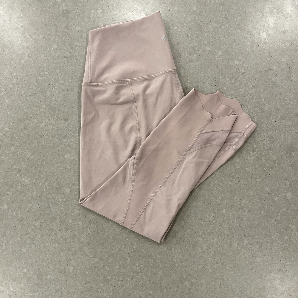 Lululemon cropped, size 8 NWOT